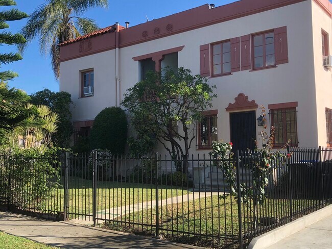 Building Photo - 854 N Kilkea Dr