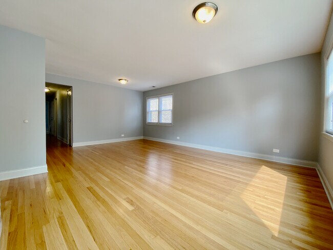 Building Photo - 5662 W Higgins Ave