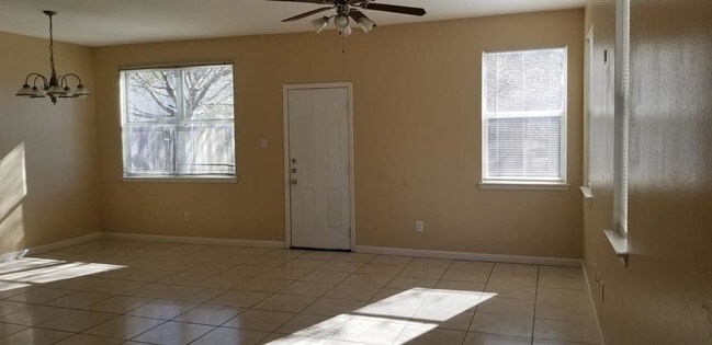 Foto del edificio - 15515 Waldron Cir