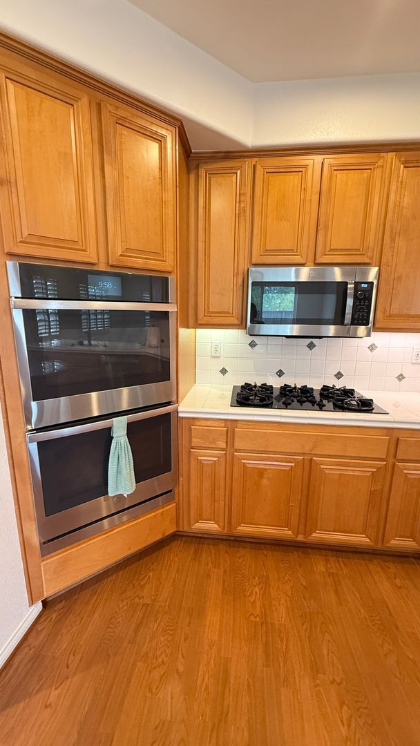 Foto del edificio - Spacious 4-Bedroom 3.5-Bath with Bonus Den...