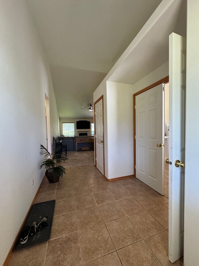 Foto del edificio - Expansive & Modern 4-Bedroom Home for Rent