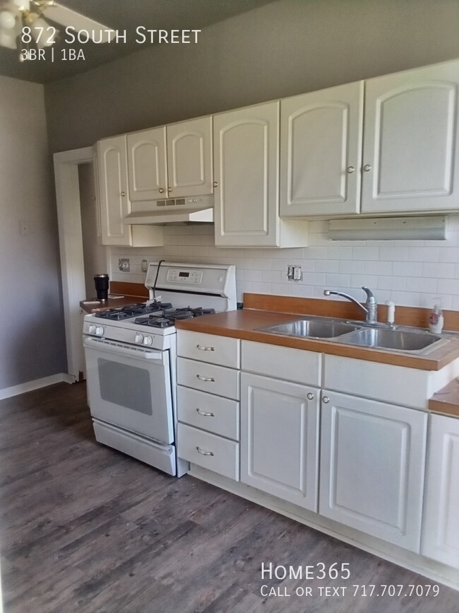 Building Photo - Modern 3 bedroom Home