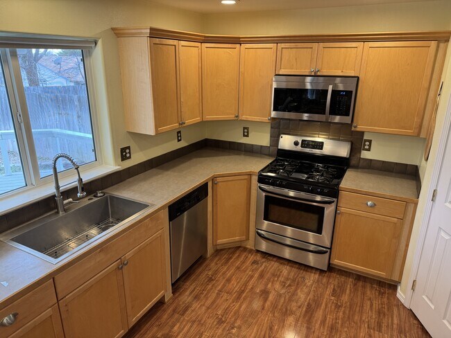 Foto del edificio - 1165 E 19th N St