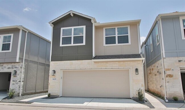 Building Photo - 16005 Hilltop Oak Dr