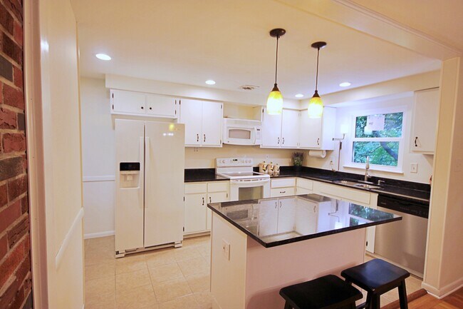 Kitchen - 122 S Jamestown Rd