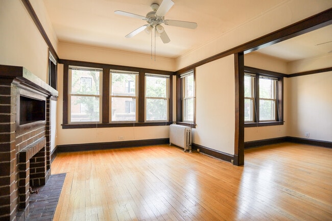 Building Photo - 1539 W Cornelia Ave