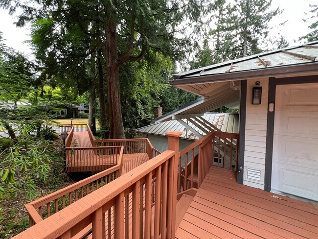 Foto del edificio - Freshly Remodeled 5BR Home in Prime Bellevue Enatai