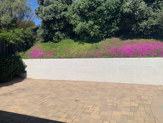 Foto del edificio - Pool Home with Fireplace & 2-Car Garage