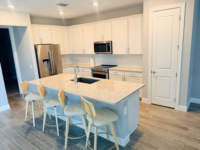 Foto del edificio - 6256 Baywood Ct