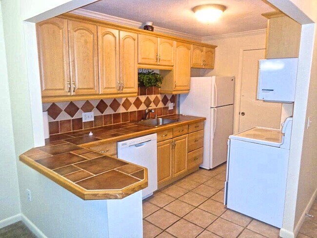 Building Photo - 700 Governors Dr