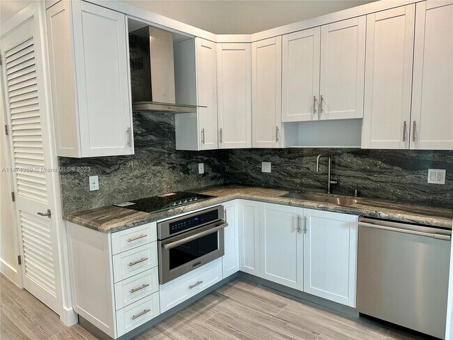 Building Photo - 2426 SW 25th St