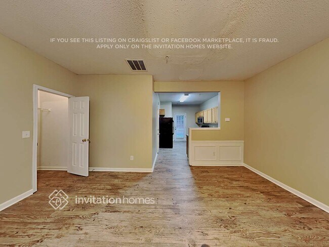 Foto del edificio - 151 Riverstone Commons Cir
