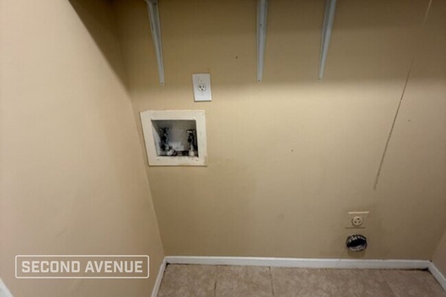 Building Photo - 6384 Oak Park Dr