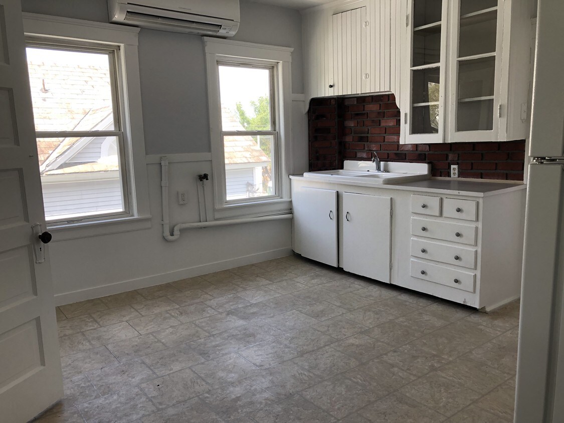 18 Foster St Unit 2R, ster, MA 01570 Apartment for Rent in ster