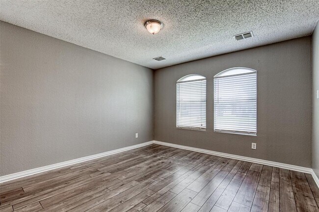 Foto del edificio - 2353 Live Oak Dr