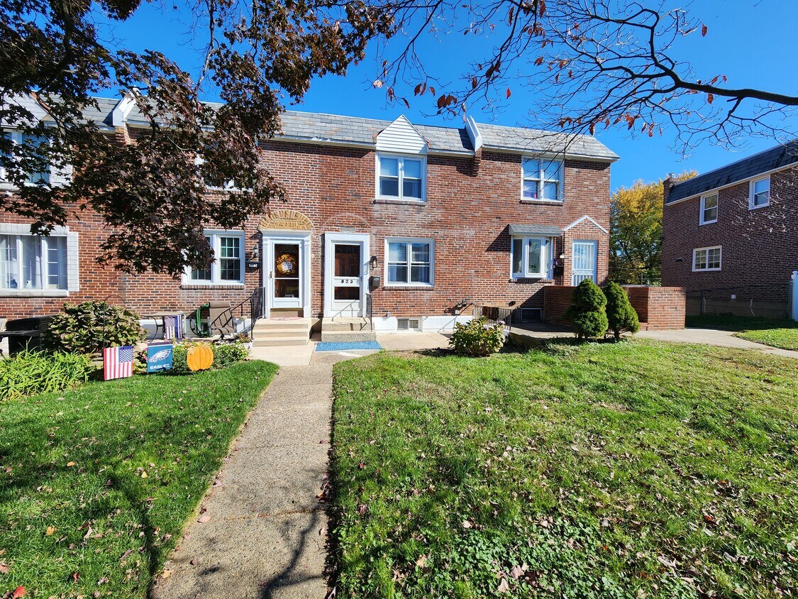 Foto principal - 823 Crescent Dr