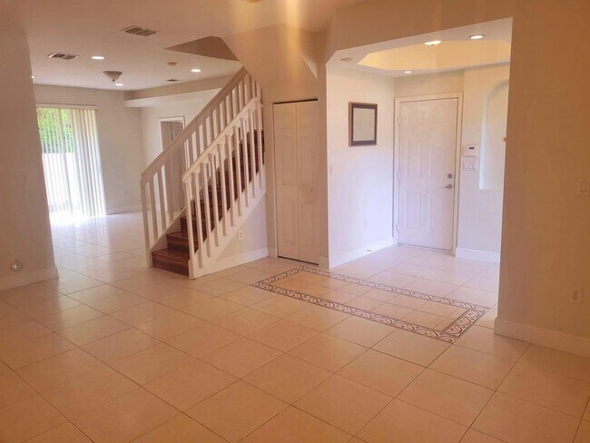 Foto del edificio - 6639 Hidden Cove Dr