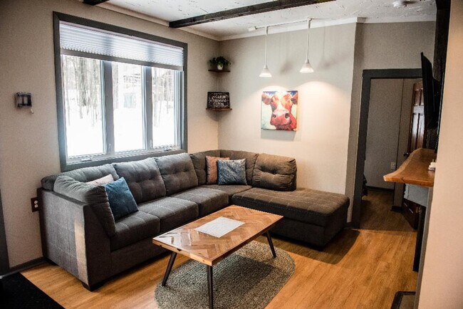 Foto del edificio - 1217 Brook Rd