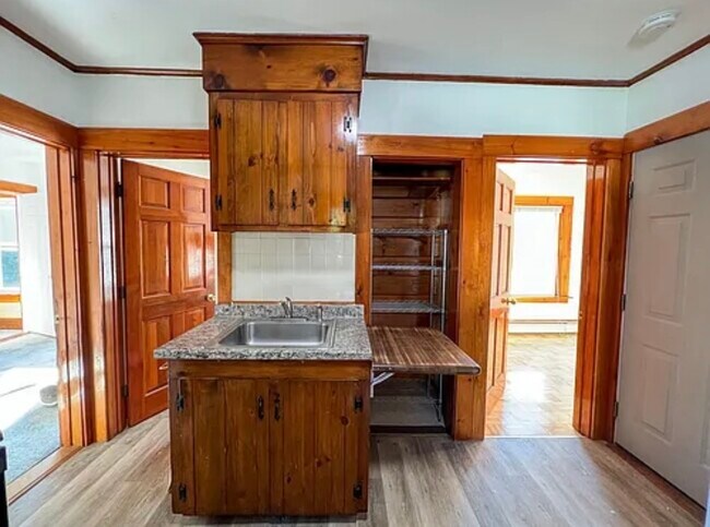 Building Photo - 7 Leonard Ave