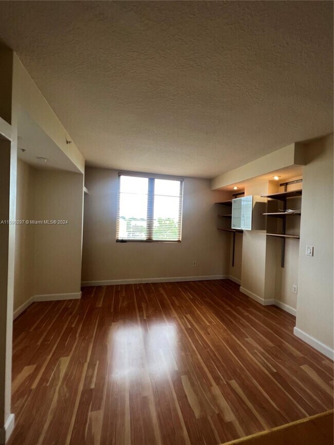 Building Photo - 2630 SW 28th St