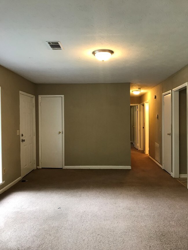 Building Photo - 31 E Eli Dr