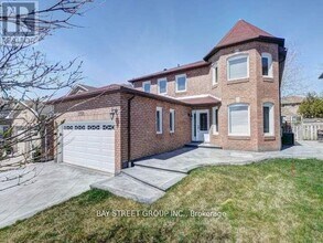 Building Photo - 1720 Village View Pl