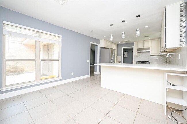 Foto del edificio - 2027 Fernspray Ln