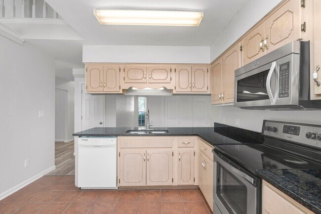 Building Photo - NO JUNE RENT!!!!!! 300 off July Rent...tou...