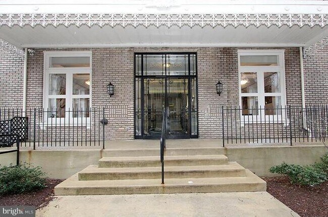 Foto del edificio - 1308 Clifton St NW