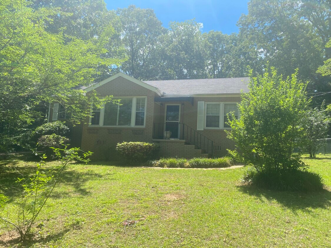 Primary Photo - 704 Highland Ave