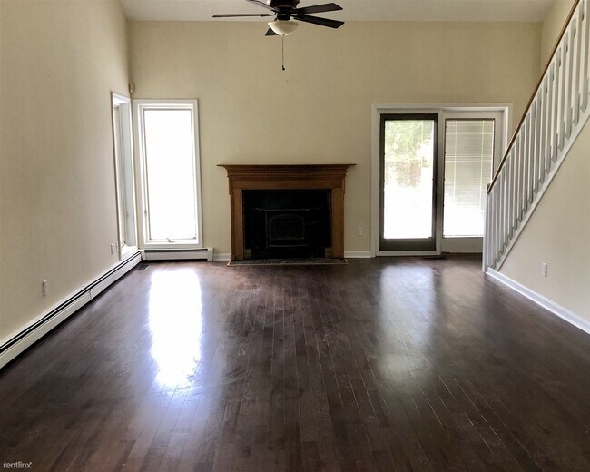 Foto del edificio - 3 br, 3 bath Townhome - 101 Glen Combe 101