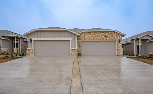Building Photo - GORGEOUS 3 BEDROOM DUPLEX LOCATED IN MIDLOTHIAN ISD!