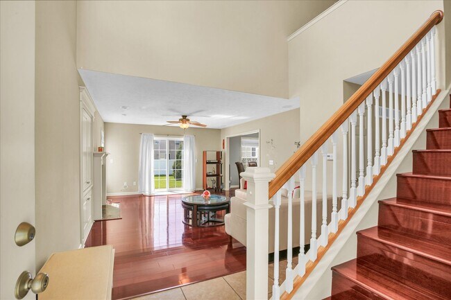 Building Photo - Updated 3 Bedroom Townhome in SW Champaign - Available 06/01/2026