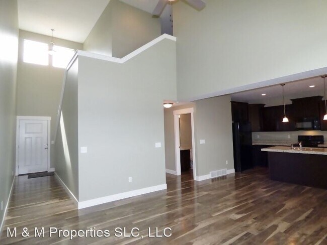 Building Photo - 3 br, 2.5 bath House - 381 E Corral Creek ...