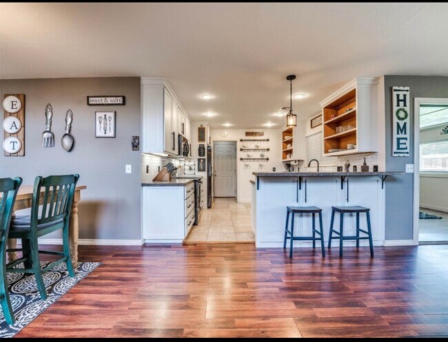 Foto del edificio - 701 NW 138th St