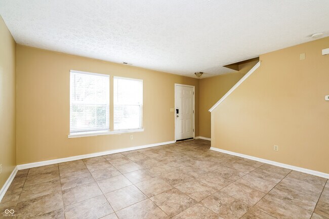 Foto del edificio - 2146 Rosswood Blvd