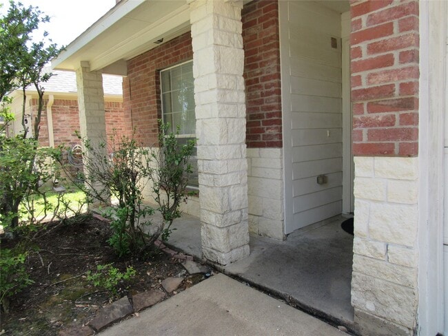 Building Photo - 6338 Applewood Forest Dr
