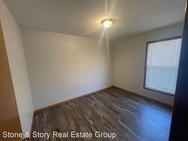 Building Photo - 3 br, 2.5 bath House - 3717 SW Moundview CT