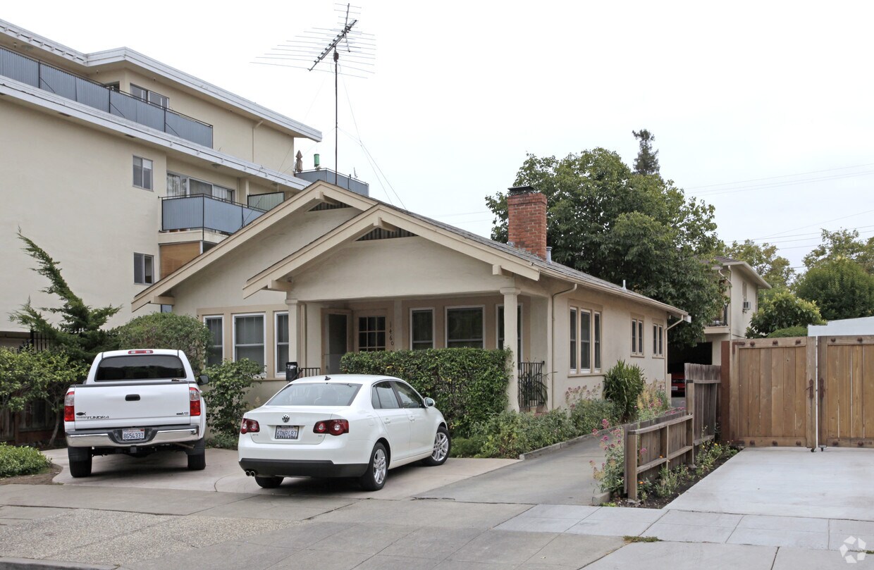 Primary Photo - 460 Clinton St