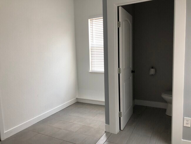 Foto del edificio - 1640 Winding Creek Ln