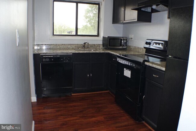 Foto del edificio - 3240 S 28th St
