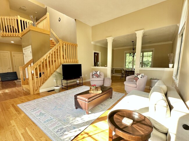 Building Photo - 7 Nipmuck Dr