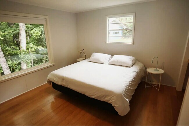 dormitorio principal con cama tamaño king - 3724 Warden Branch Ln