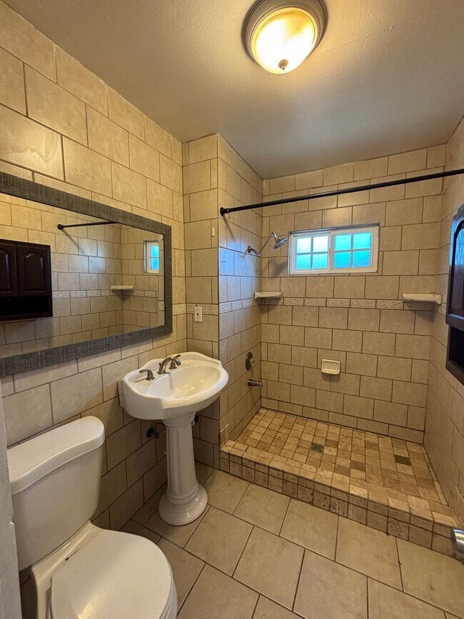 Building Photo - 621 66th St