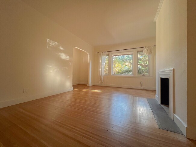 Sala de estar - 1504 Grant St