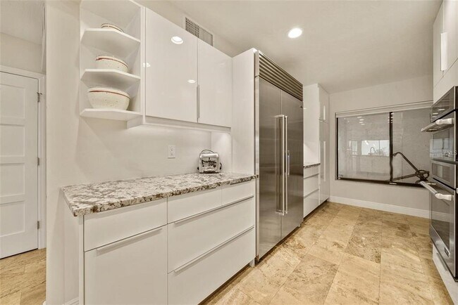 Foto del edificio - 3801 E Bay Dr