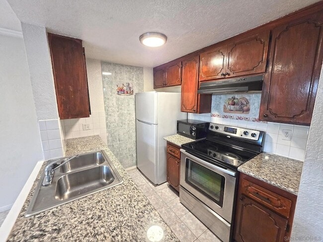 Building Photo - 4056 Van Dyke Ave