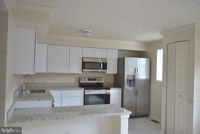 Building Photo - 3855 Sunny Brook Ct