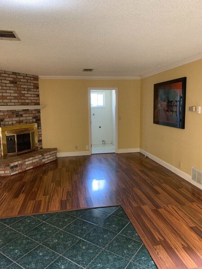 Foto del edificio - 4 br, 2.5 bath House - 365 Arlington Circle