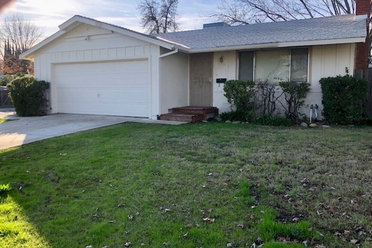 Primary Photo - Beautiful & Clean Home in Orangevale